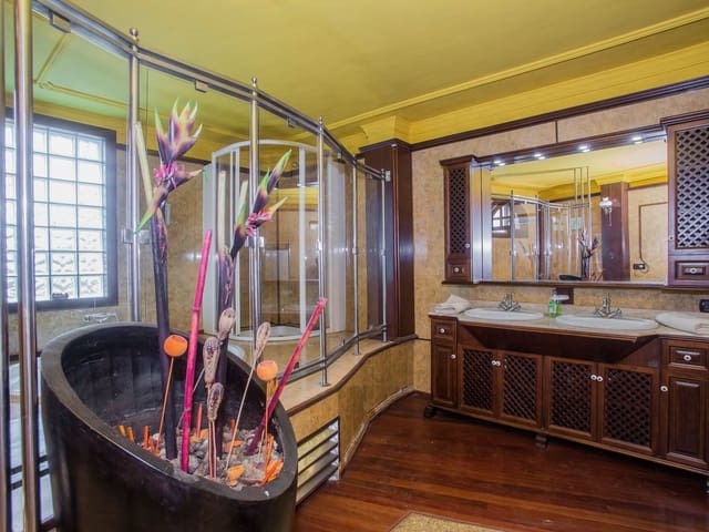 4 soverom Villa til salgs i Costa Teguise, Teguise med svømmebasseng garasje - € 795 950 (Ref: 5036175)