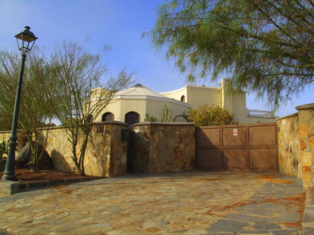 4 soverom Villa til salgs i Costa Teguise med svømmebasseng garasje - € 795 950 (Ref: 5036175)