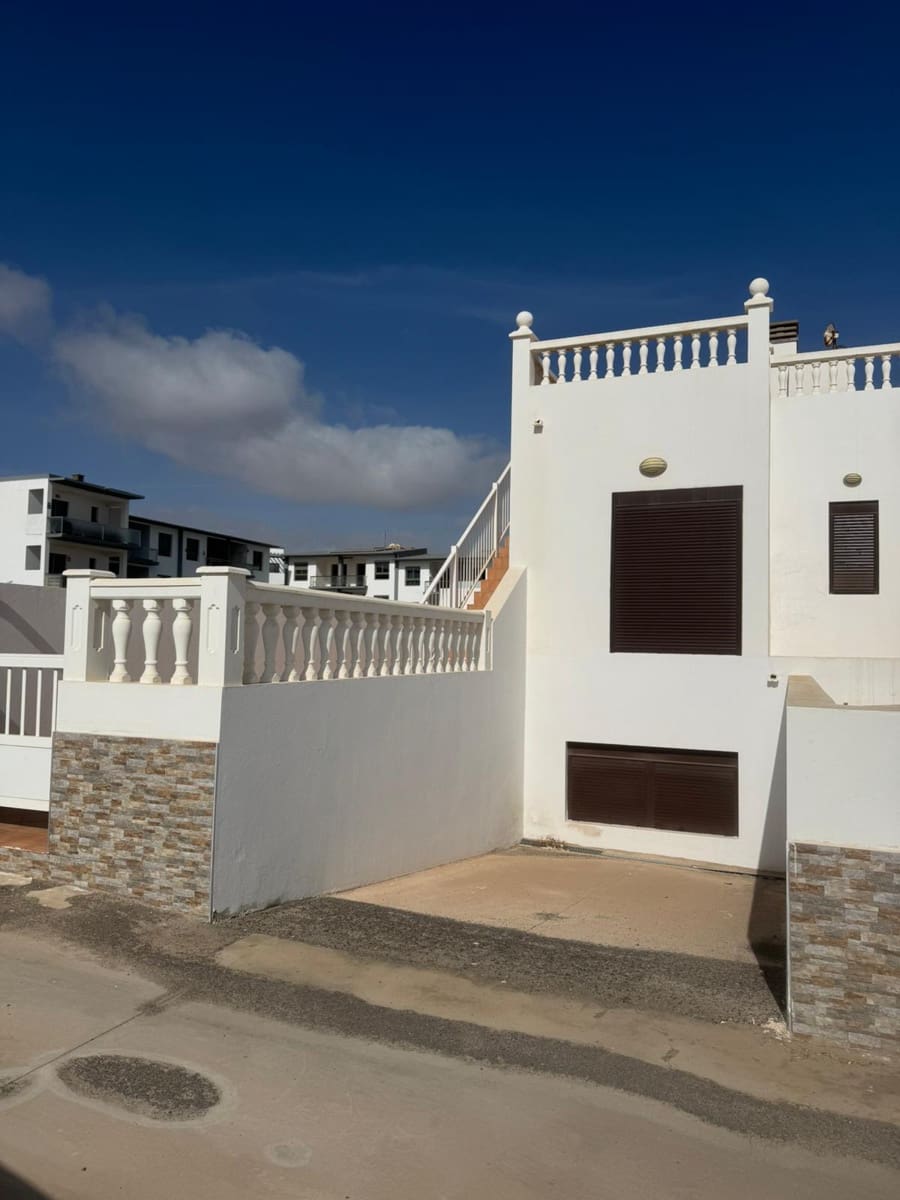 3 soveværelse Semi-Rækkehus til salg i Costa de Antigua med garage - € 285.000 (Ref: 8718458)