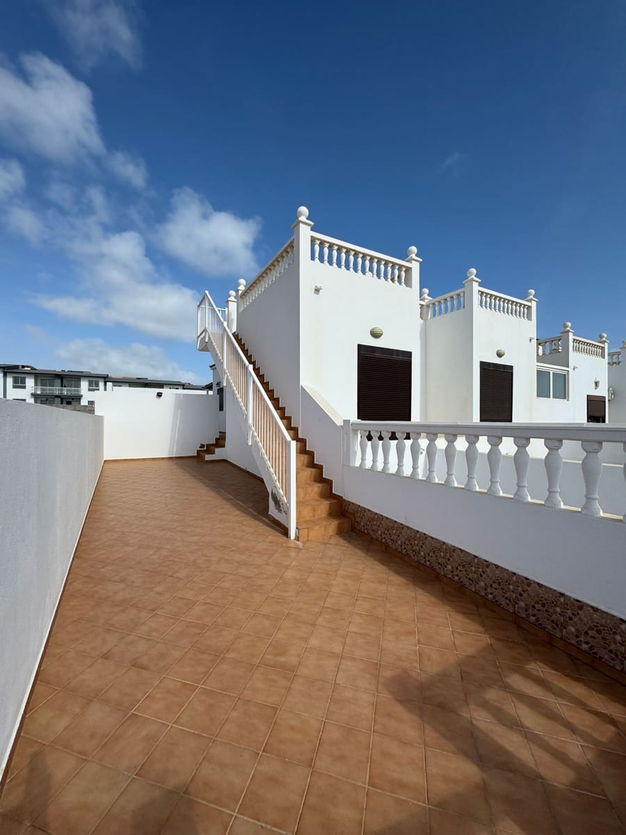 3 soveværelse Semi-Rækkehus til salg i Costa de Antigua med garage - € 285.000 (Ref: 8718458)