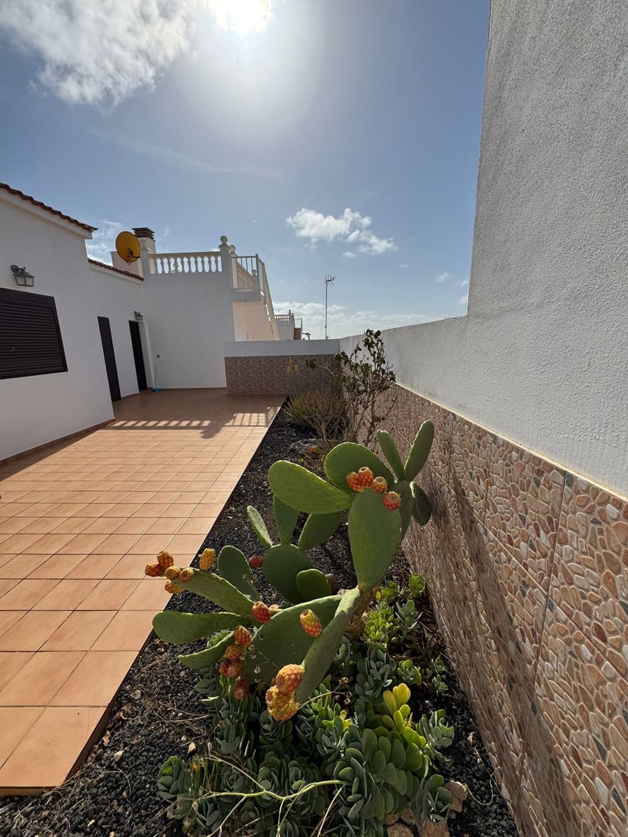 3 soveværelse Semi-Rækkehus til salg i Costa de Antigua med garage - € 285.000 (Ref: 8718458)