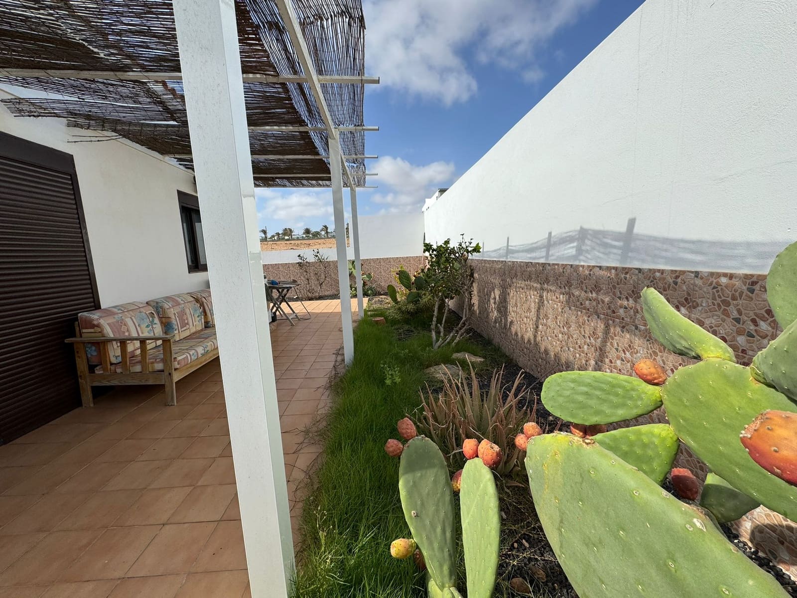 3 soveværelse Semi-Rækkehus til salg i Costa de Antigua med garage - € 285.000 (Ref: 8718458)