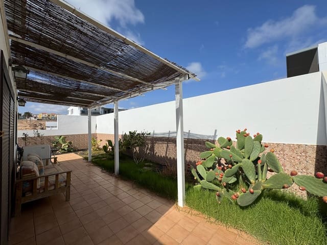 3 Zimmer Doppelhaus zu verkaufen in Costa de Antigua, Antigua mit Garage - 285.000 € (Ref: 8718458)