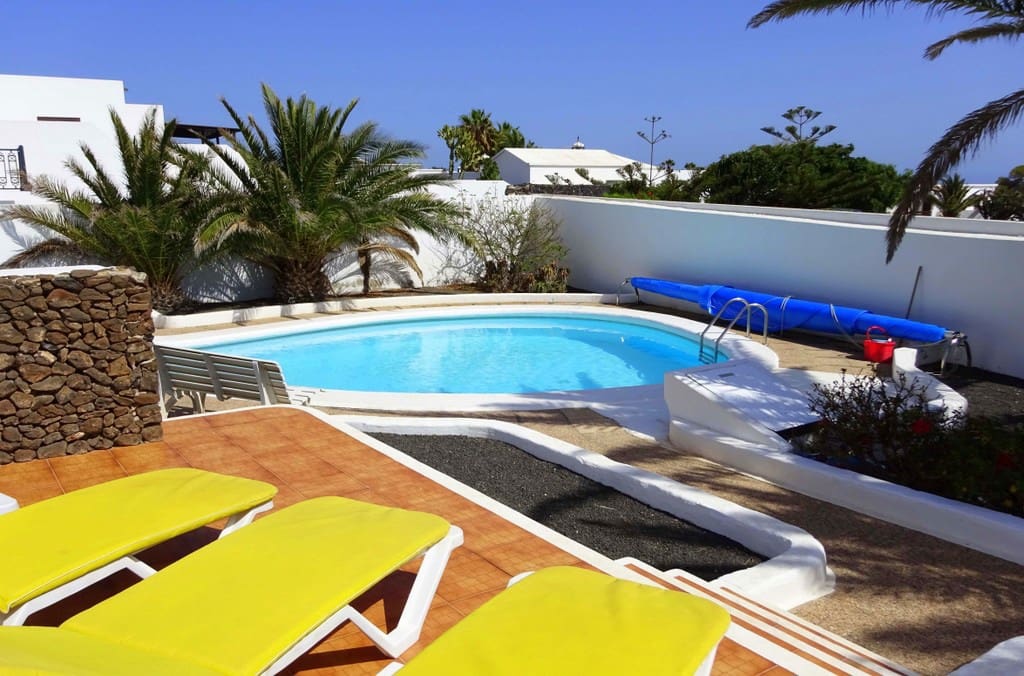 5 bedroom Villa for sale in Playa Blanca - € 720,000 (Ref: 8883912)
