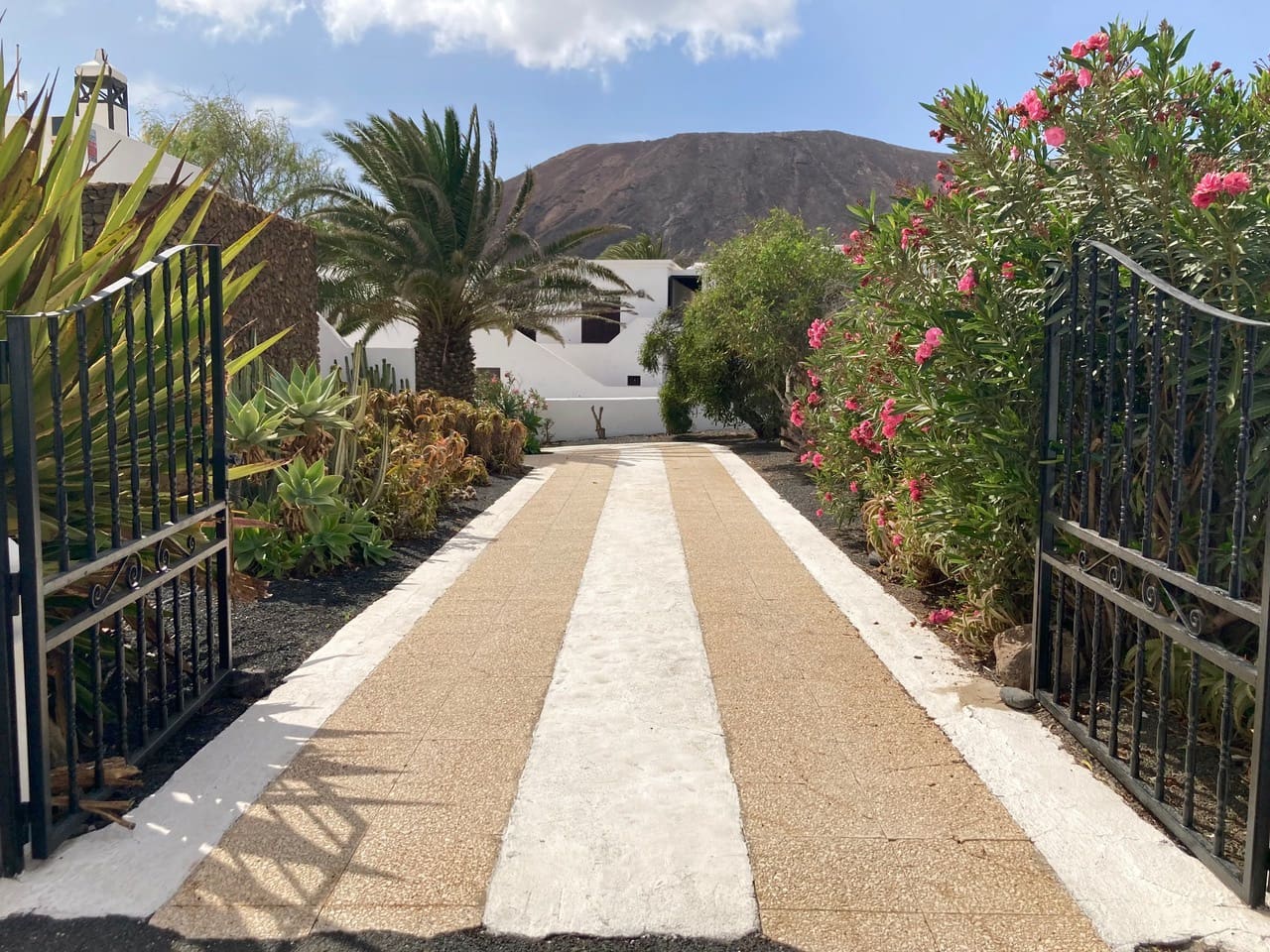 5 bedroom Villa for sale in Playa Blanca - € 720,000 (Ref: 8883912)