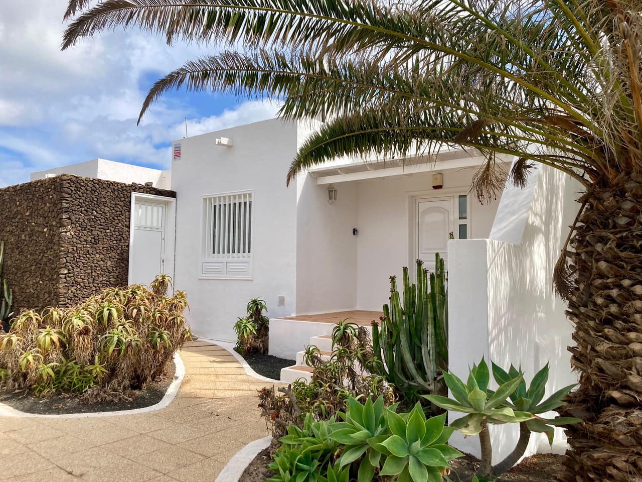 5 bedroom Villa for sale in Playa Blanca - € 720,000 (Ref: 8883912)