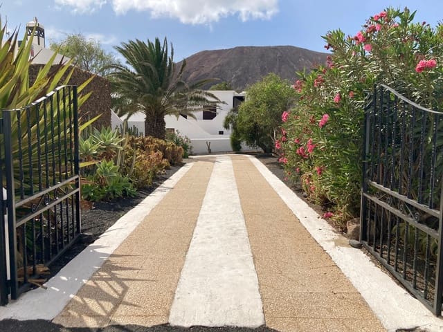 5 soverom Villa til salgs i Playa Blanca, Yaiza - € 720 000 (Ref: 8883912)