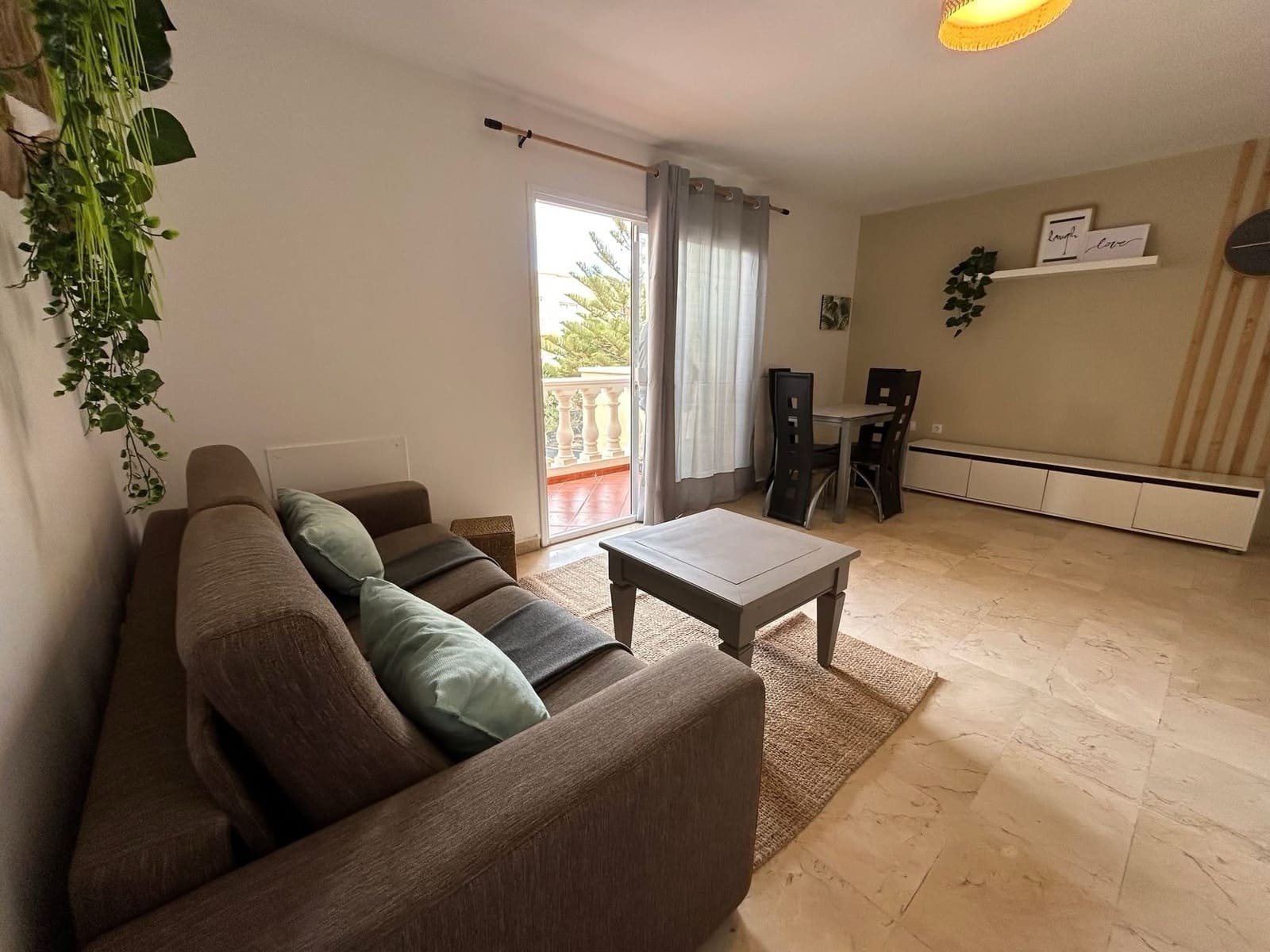 3 slaapkamer Rijtjeshuis te koop in Caleta de Fuste met zwembad - € 229.000 (Ref: 8935975)