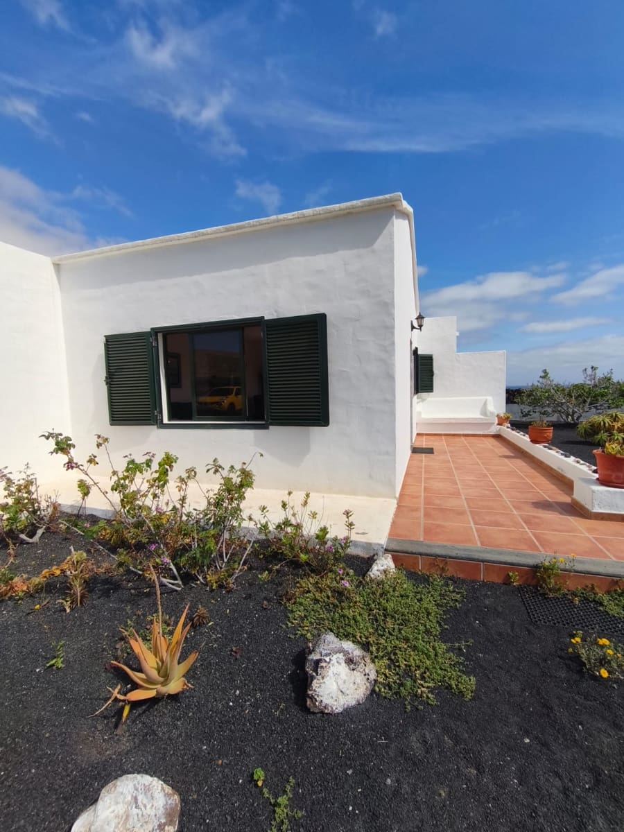 2 soveværelse Finca/Landehus til salg i Orzola med garage - € 440.000 (Ref: 8962068)