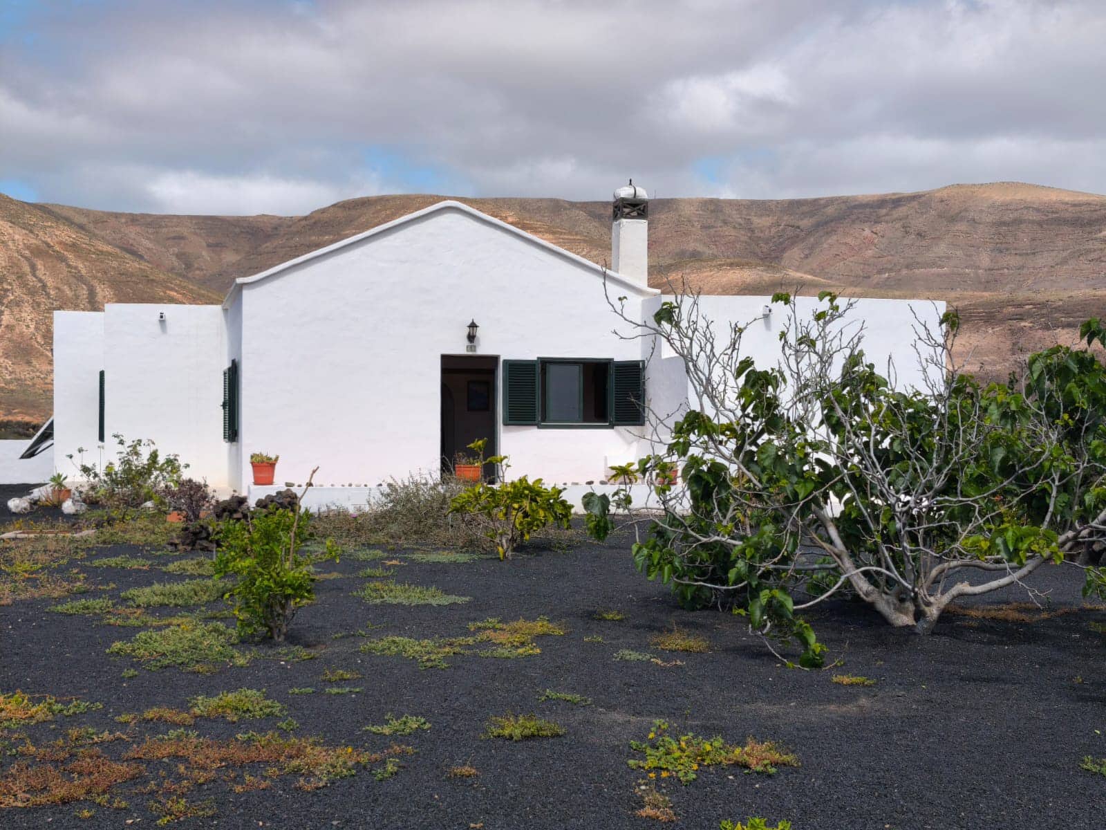 2 soveværelse Finca/Landehus til salg i Orzola med garage - € 440.000 (Ref: 8962068)