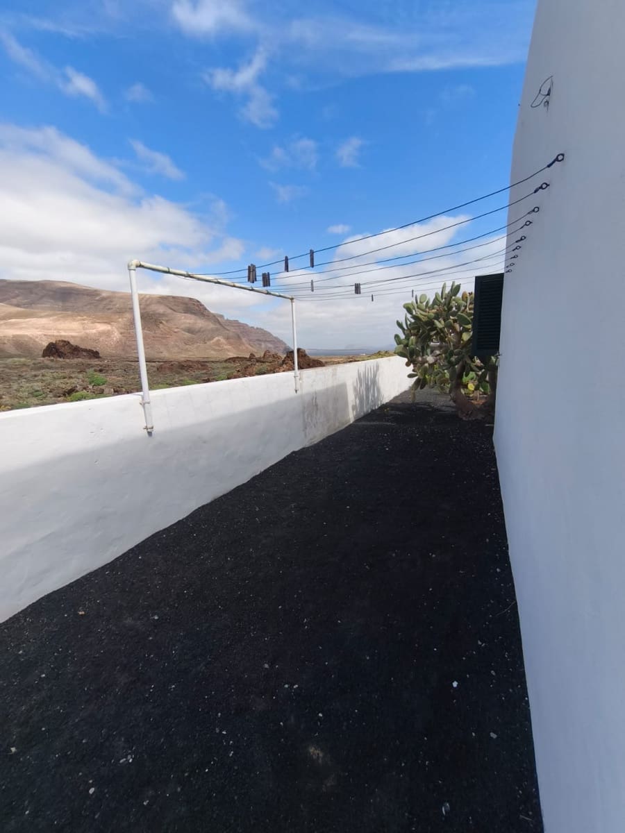 2 soveværelse Finca/Landehus til salg i Orzola med garage - € 440.000 (Ref: 8962068)