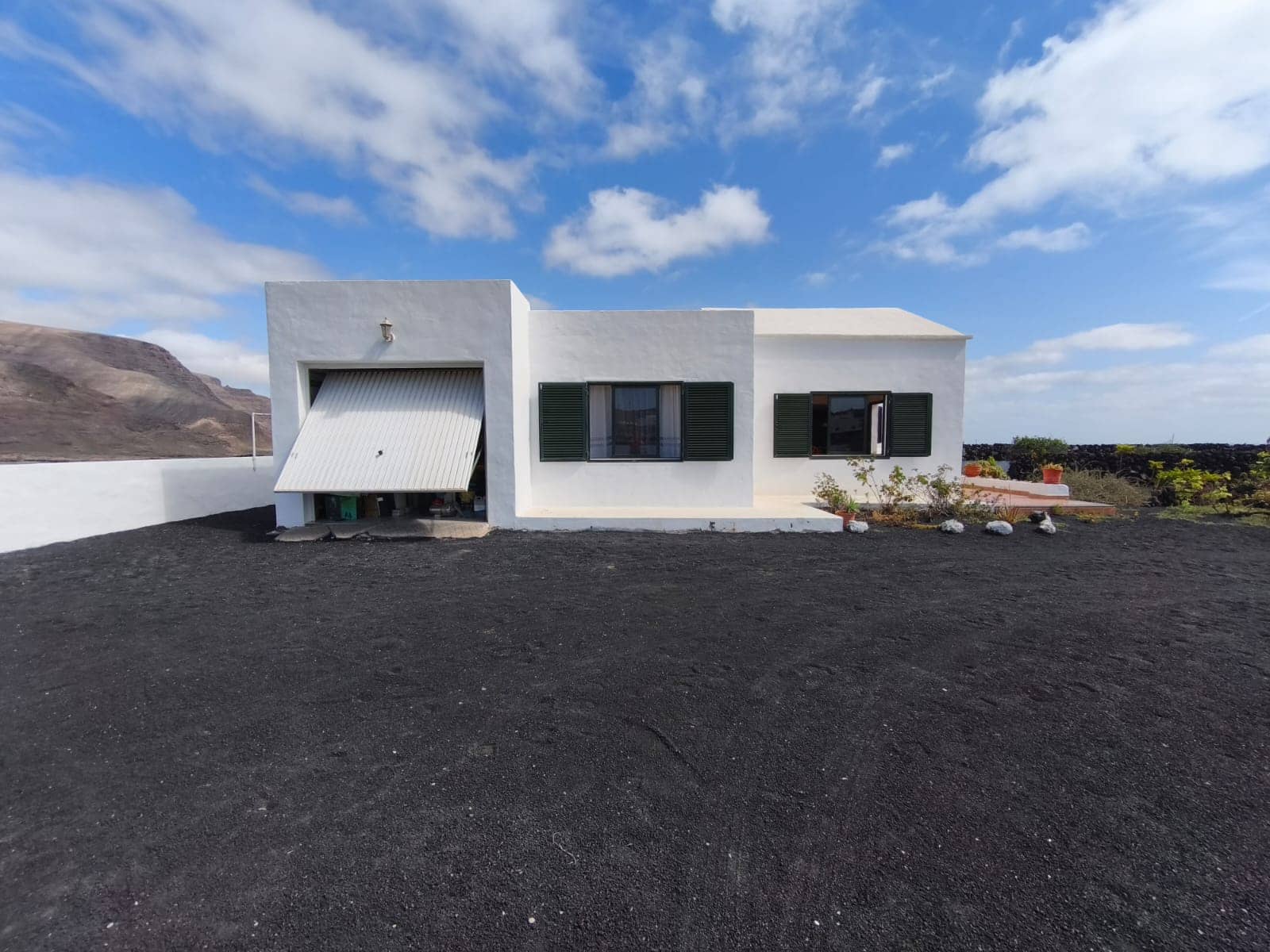 2 soveværelse Finca/Landehus til salg i Orzola med garage - € 440.000 (Ref: 8962068)