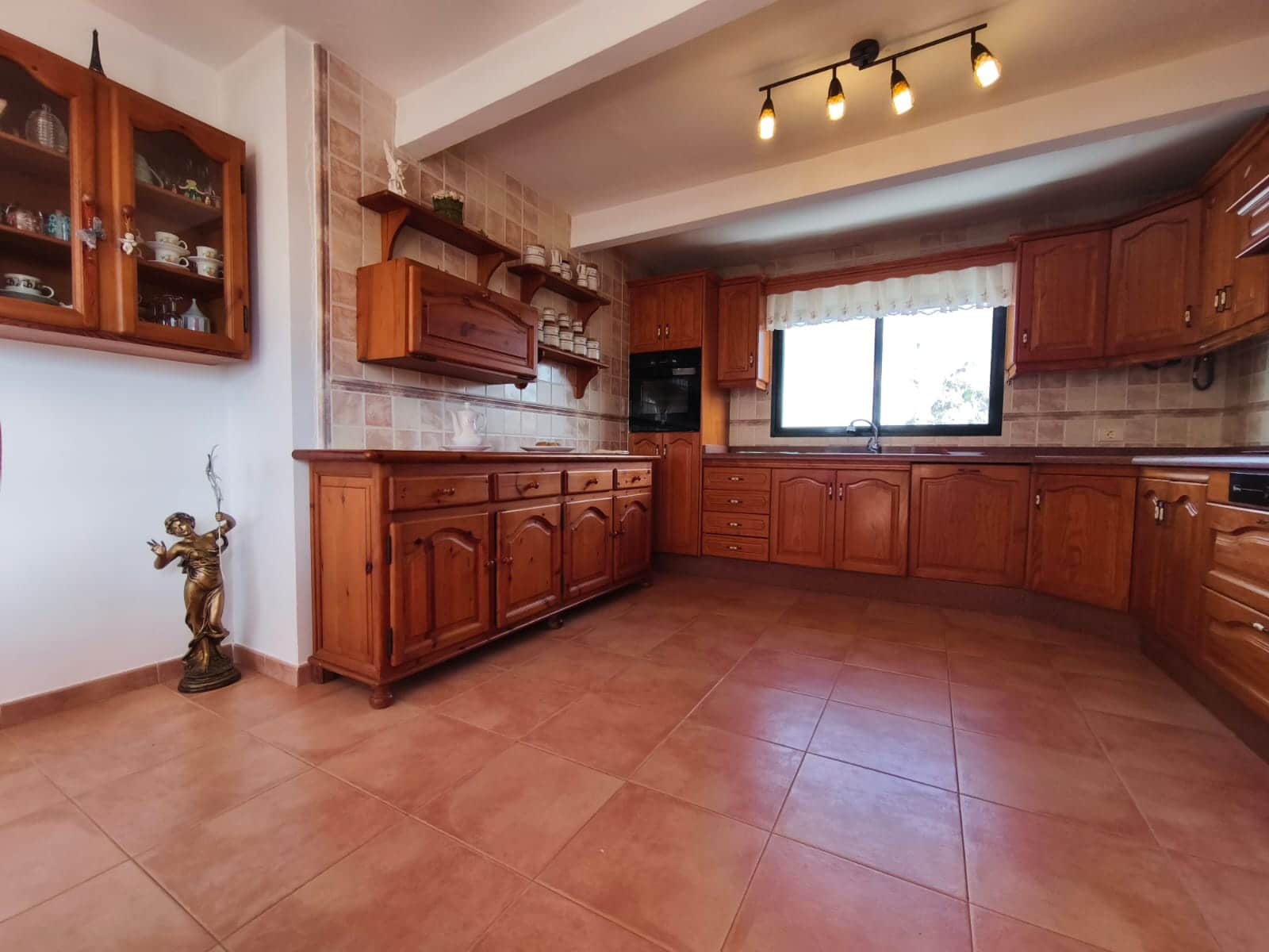 2 soveværelse Finca/Landehus til salg i Orzola med garage - € 440.000 (Ref: 8962068)