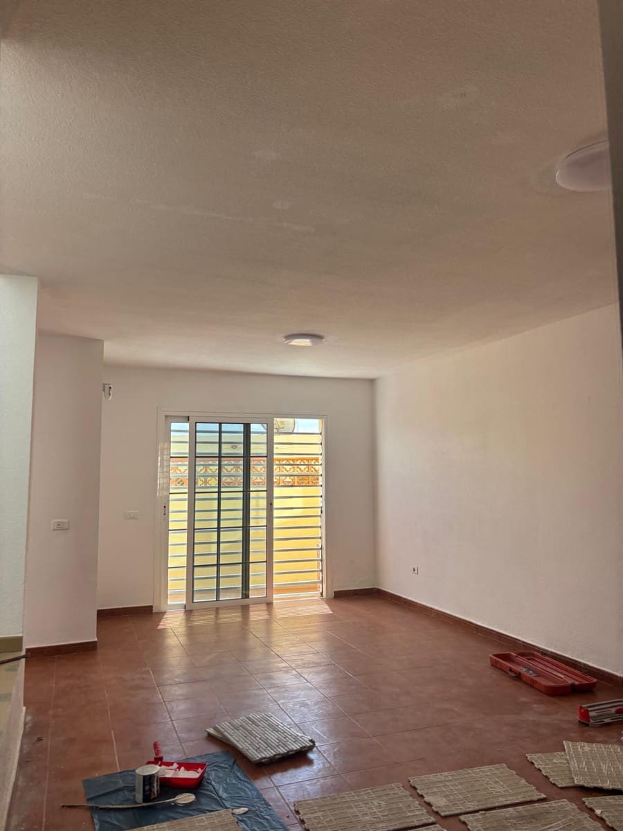 3 soveværelse Rækkehus til salg i Caleta de Fuste med swimmingpool - € 249.000 (Ref: 9030700)