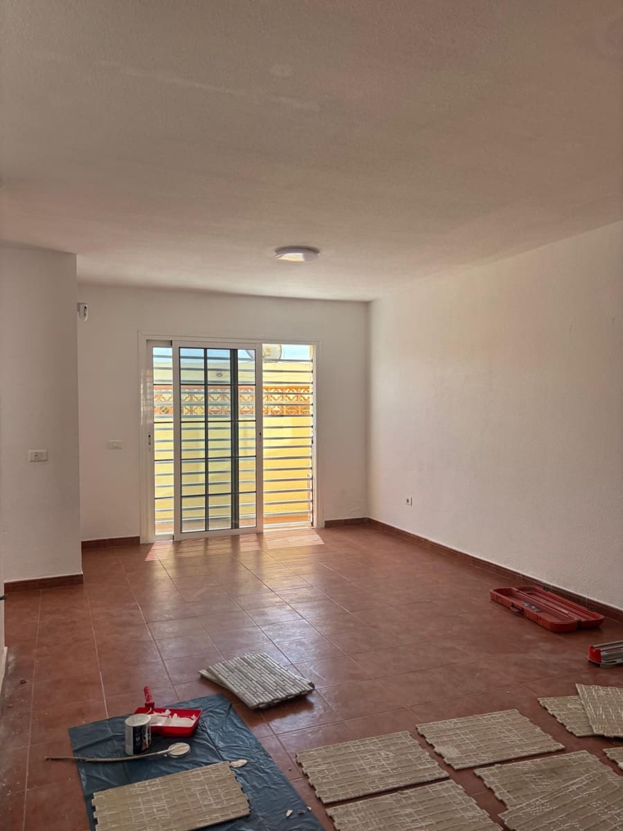 3 soveværelse Rækkehus til salg i Caleta de Fuste med swimmingpool - € 249.000 (Ref: 9030700)