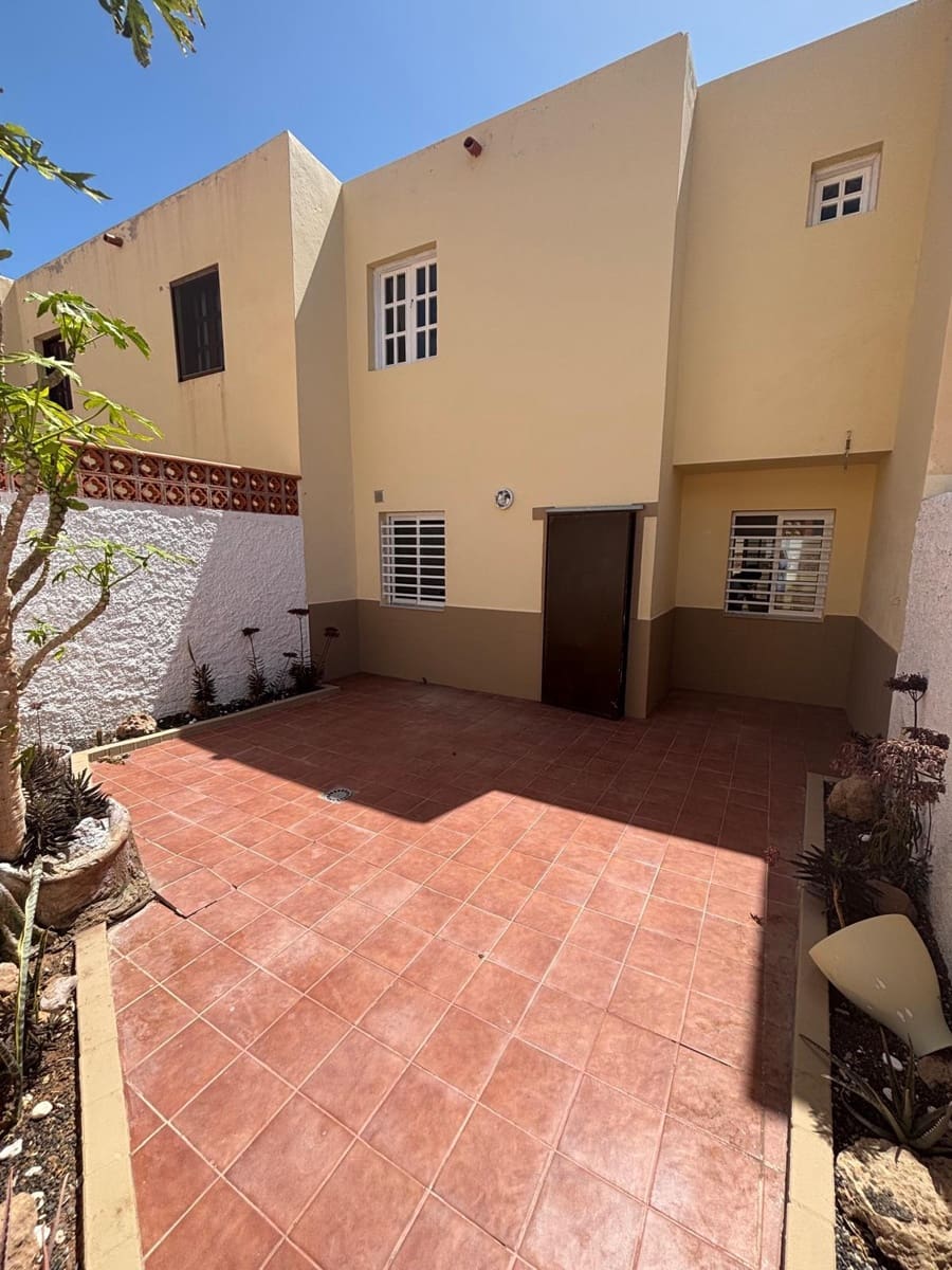 3 soveværelse Rækkehus til salg i Caleta de Fuste med swimmingpool - € 249.000 (Ref: 9030700)