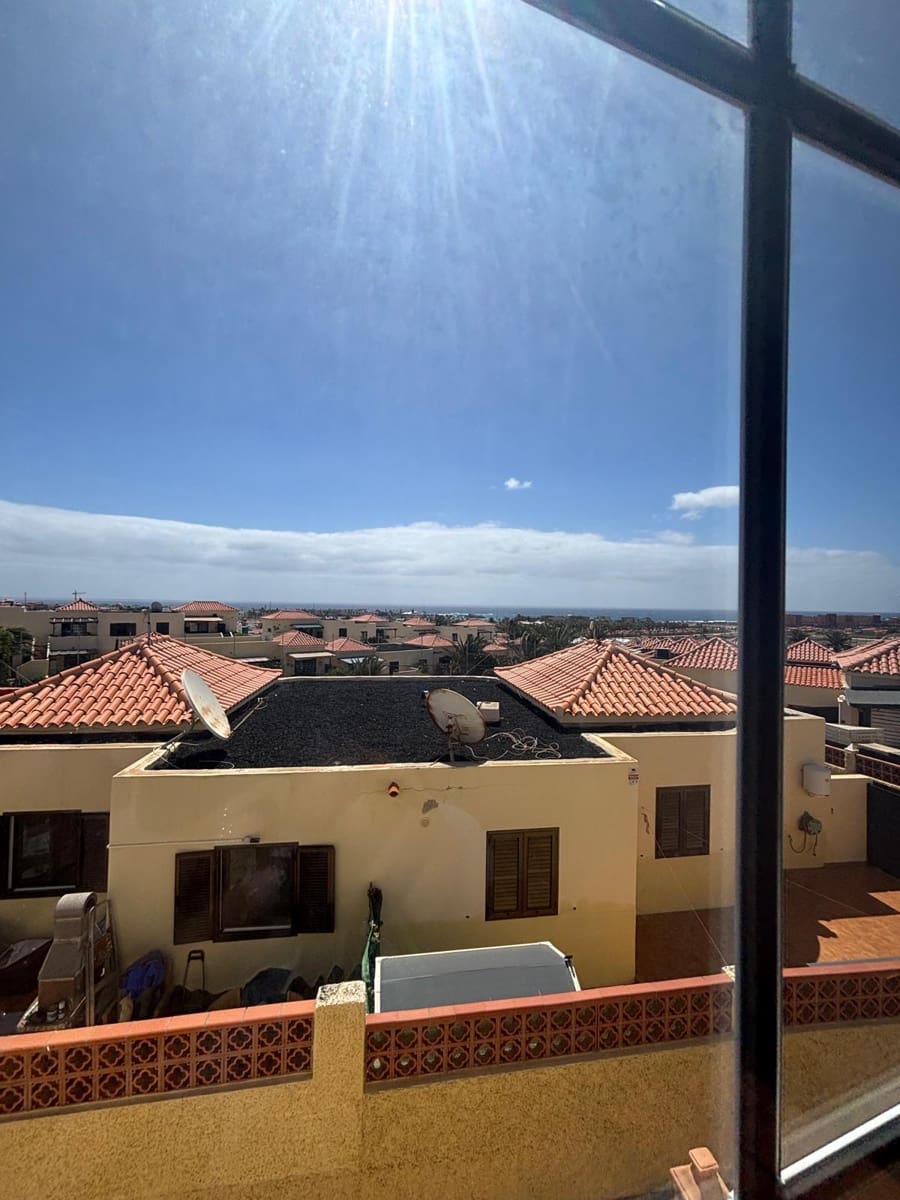 3 soveværelse Rækkehus til salg i Caleta de Fuste med swimmingpool - € 249.000 (Ref: 9030700)