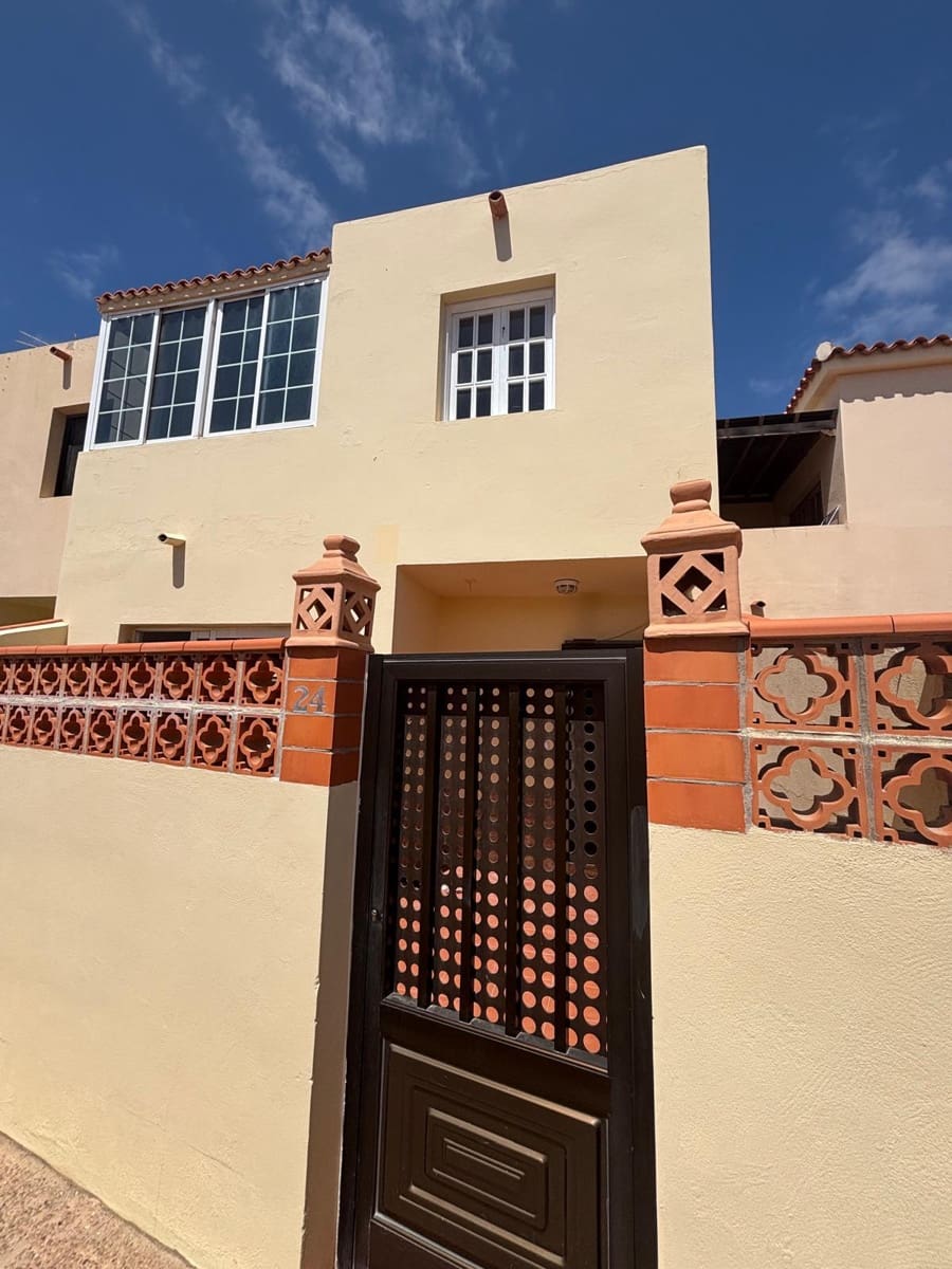 3 soveværelse Rækkehus til salg i Caleta de Fuste med swimmingpool - € 249.000 (Ref: 9030700)