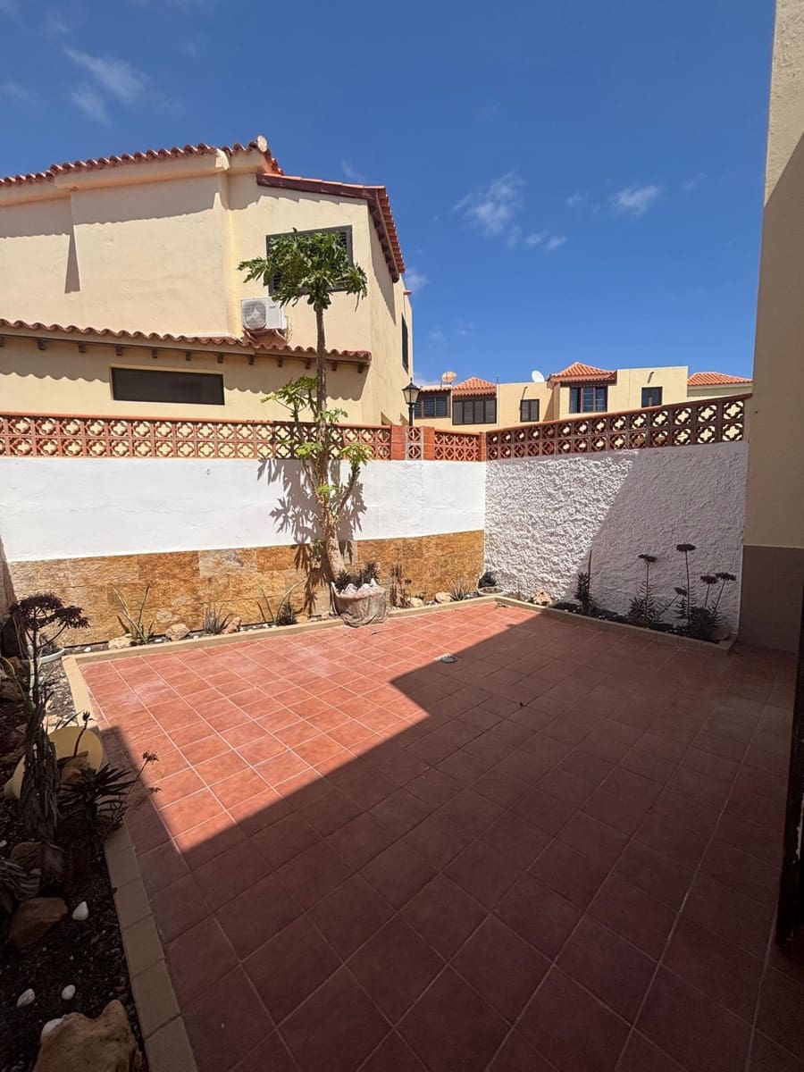 3 soveværelse Rækkehus til salg i Caleta de Fuste med swimmingpool - € 249.000 (Ref: 9030700)