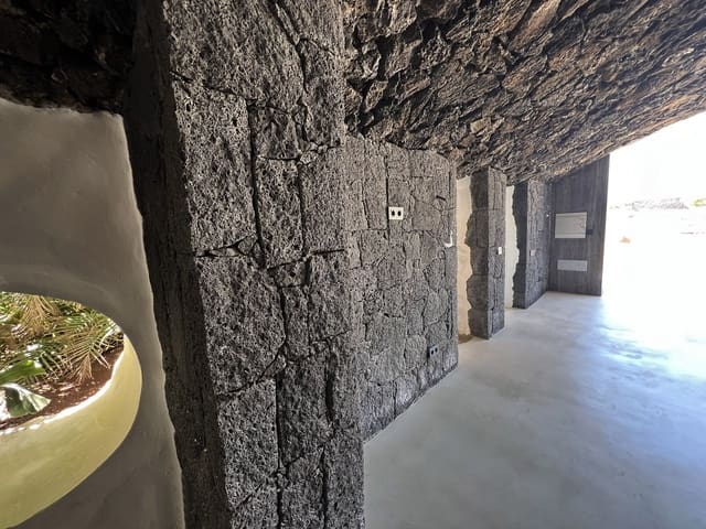 6 soverom Villa til salgs i Tahiche, Teguise med svømmebasseng garasje - € 2 400 000 (Ref: 9130183)