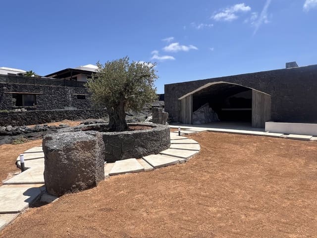 6 soverom Villa til salgs i Tahiche, Teguise med svømmebasseng garasje - € 2 400 000 (Ref: 9130183)