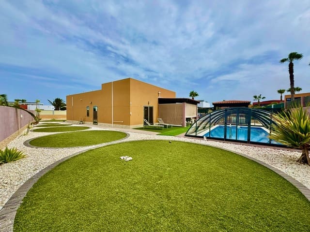 3 soverom Villa til salgs i Caleta de Fuste, Antigua med svømmebasseng garasje - € 495 000 (Ref: 9158264)