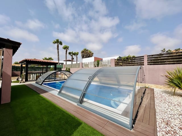 3 bedroom Villa for sale in Caleta de Fuste, Antigua with pool garage - € 495,000 (Ref: 9158264)