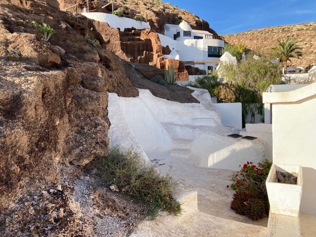 4 soveværelse Villa til salg i Nazaret, Teguise med garage - € 690.000 (Ref: 9191599)