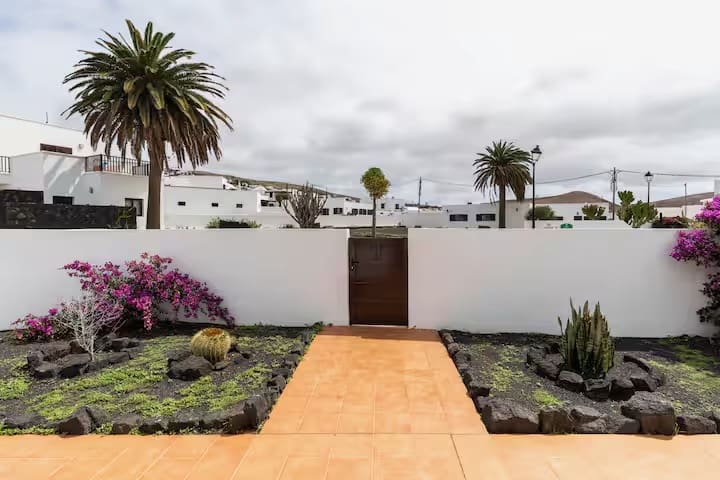 4 bedroom Villa for sale in Nazaret with pool garage - € 550,000 (Ref: 9191731)