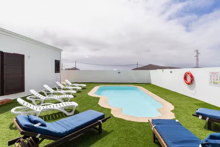 4 bedroom Villa for sale in Nazaret with pool garage - € 550,000 (Ref: 9191731)