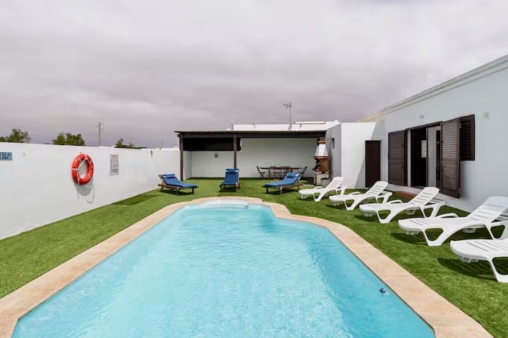 4 bedroom Villa for sale in Nazaret with pool garage - € 550,000 (Ref: 9191731)