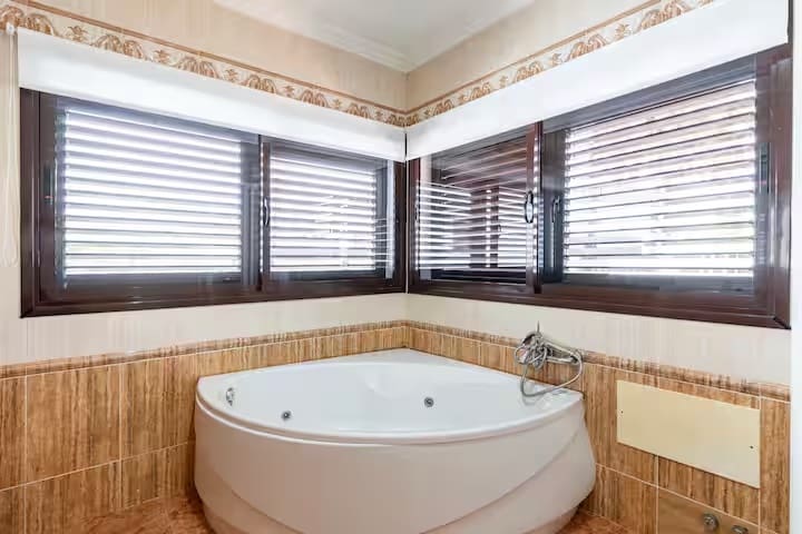 4 bedroom Villa for sale in Nazaret with pool garage - € 550,000 (Ref: 9191731)