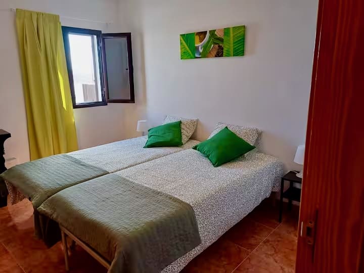 4 bedroom Villa for sale in Nazaret with pool garage - € 550,000 (Ref: 9191731)