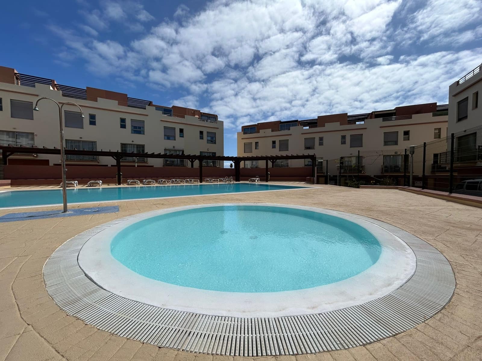 3 soveværelse Rækkehus til salg i Costa de Antigua med swimmingpool garage - € 240.000 (Ref: 9255963)