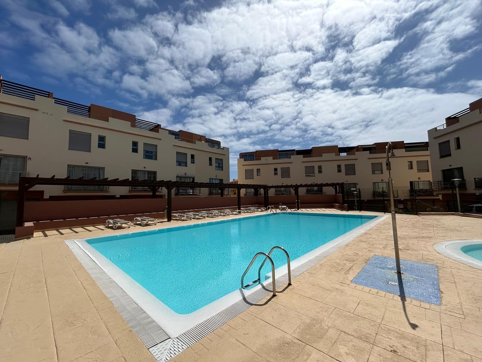 3 soveværelse Rækkehus til salg i Costa de Antigua med swimmingpool garage - € 240.000 (Ref: 9255963)