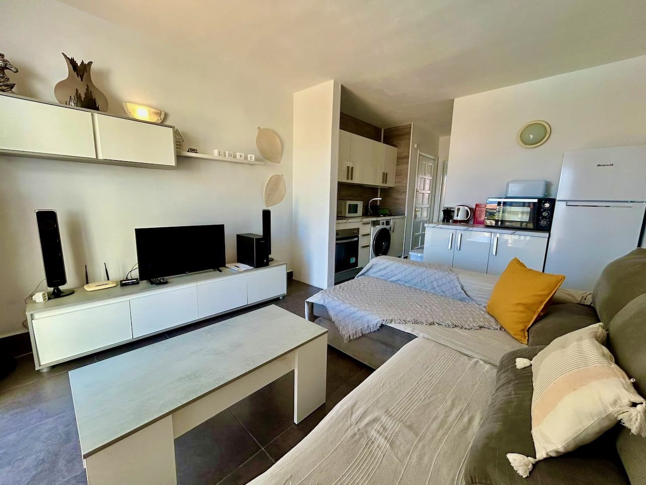 1 slaapkamer Appartement te koop in Costa de Antigua met zwembad - € 132.000 (Ref: 9274093)