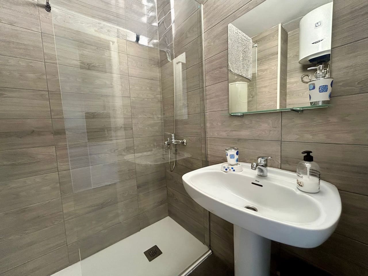 1 slaapkamer Appartement te koop in Costa de Antigua met zwembad - € 132.000 (Ref: 9274093)