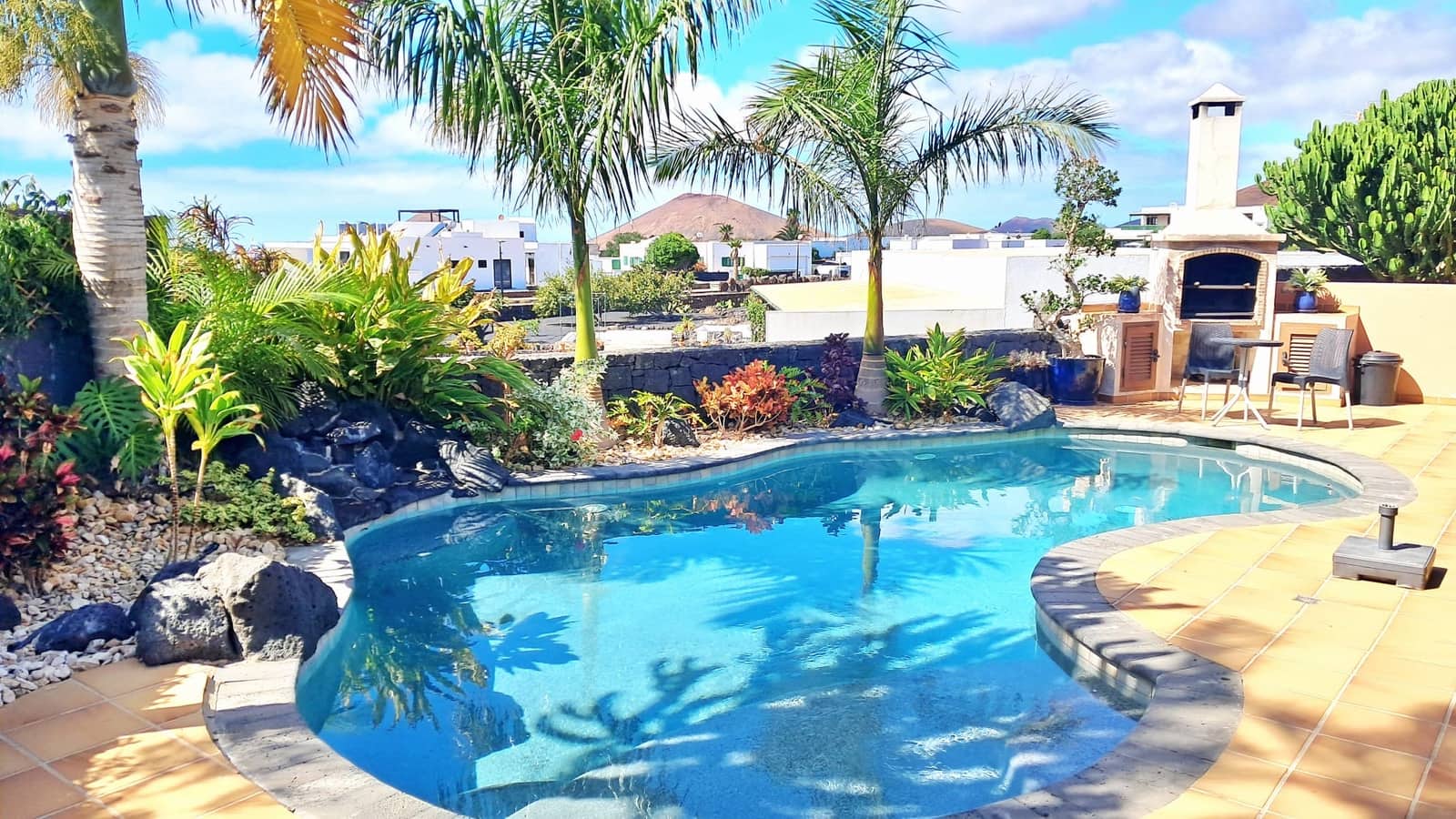 4 soveværelse Villa til salg i Yaiza med swimmingpool garage - € 680.000 (Ref: 9331733)