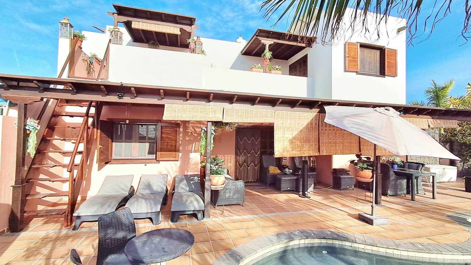 4 soveværelse Villa til salg i Yaiza med swimmingpool garage - € 680.000 (Ref: 9331733)