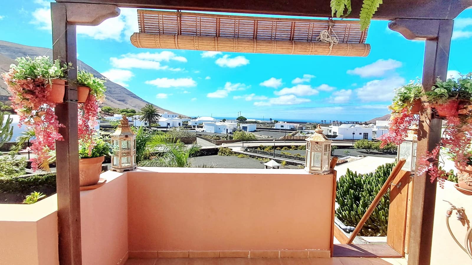 4 soveværelse Villa til salg i Yaiza med swimmingpool garage - € 680.000 (Ref: 9331733)