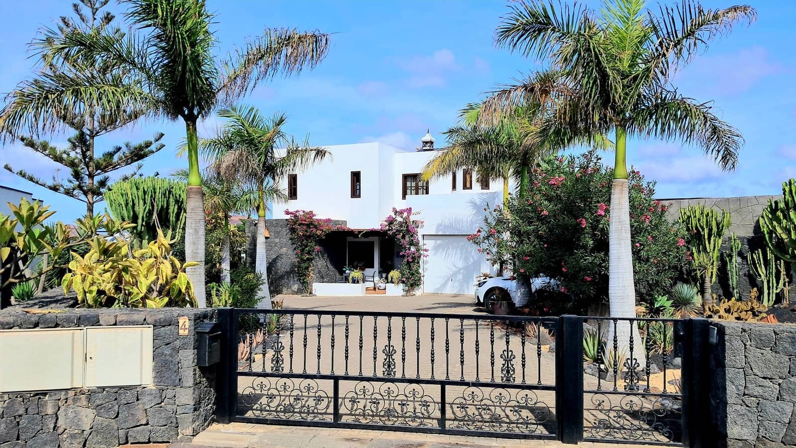 4 soveværelse Villa til salg i Yaiza med swimmingpool garage - € 680.000 (Ref: 9331733)