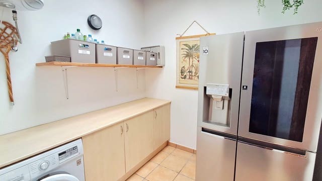 4 soveværelse Villa til salg i Yaiza med swimmingpool garage - € 680.000 (Ref: 9331733)