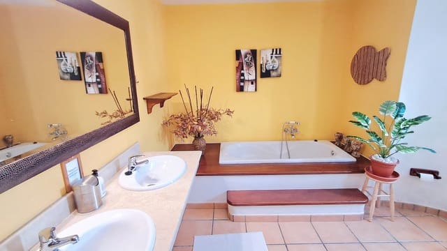 4 soveværelse Villa til salg i Yaiza med swimmingpool garage - € 680.000 (Ref: 9331733)