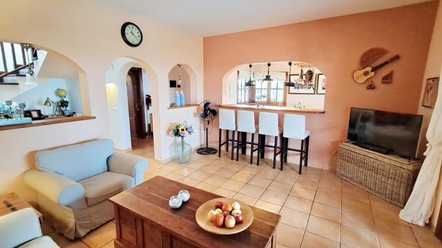 4 soveværelse Villa til salg i Yaiza med swimmingpool garage - € 680.000 (Ref: 9331733)