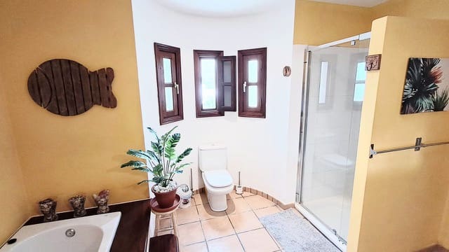 4 soveværelse Villa til salg i Yaiza med swimmingpool garage - € 680.000 (Ref: 9331733)