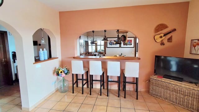 4 soveværelse Villa til salg i Yaiza med swimmingpool garage - € 680.000 (Ref: 9331733)