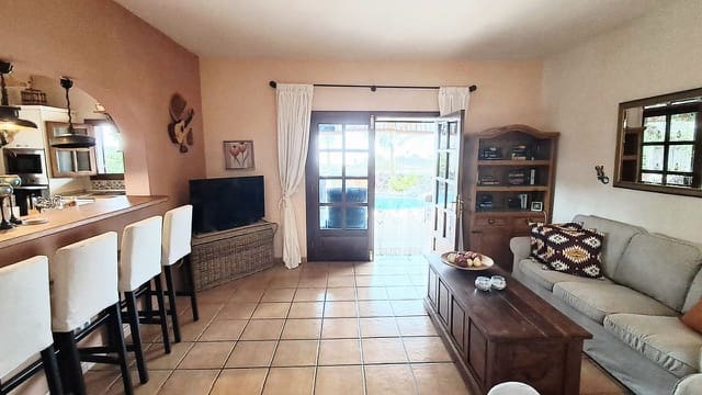 4 soveværelse Villa til salg i Yaiza med swimmingpool garage - € 680.000 (Ref: 9331733)