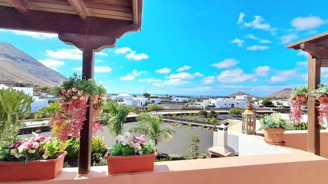 4 soveværelse Villa til salg i Yaiza med swimmingpool garage - € 680.000 (Ref: 9331733)