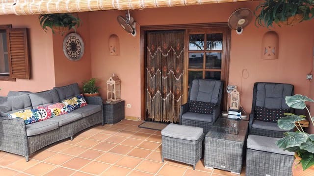 4 soveværelse Villa til salg i Yaiza med swimmingpool garage - € 680.000 (Ref: 9331733)