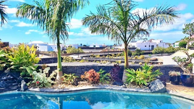 4 soveværelse Villa til salg i Yaiza med swimmingpool garage - € 680.000 (Ref: 9331733)